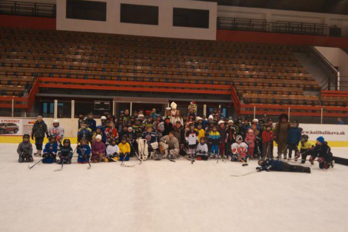 Ilustračný obrázok k článku HOKEJOVÝ VÍKEND: Doma hrala len prípravka, korčule si obul aj Mikuláš