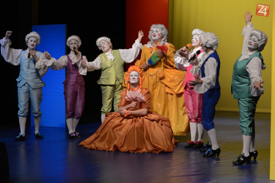 Ilustračný obrázok k článku Uvidíme predstavenia i diskusie: Blíži sa Tradičné ochotnícke divadlo