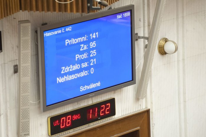 Ilustračný obrázok k článku Plénum zmenilo ústavu: Lehota na zadržanie osôb sa pri terorizme predĺži