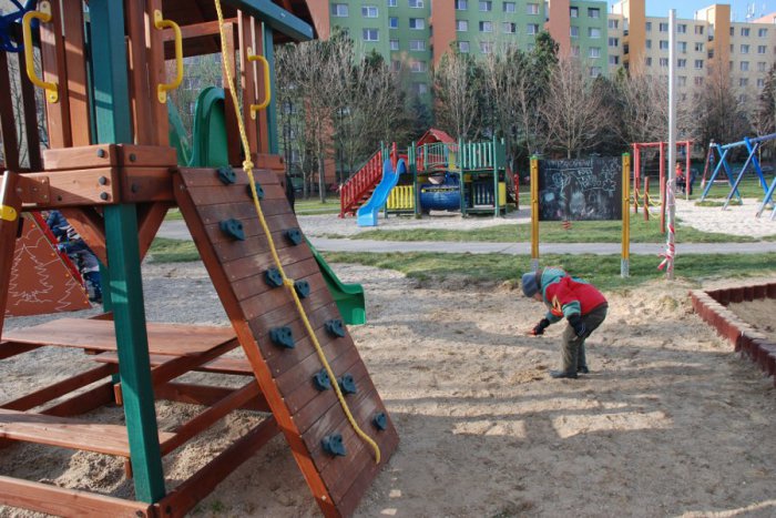 Ilustračný obrázok k článku Ihriská, školy i denný tábor. Tu všade v Dúbravke pomohli granty a dotácie