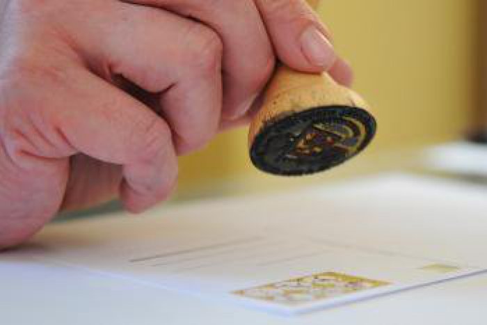 Ilustračný obrázok k článku Slovenská pošta vydala známku s motívom hlavnej bratislavskej pošty