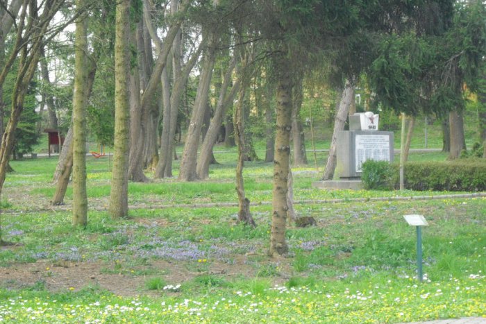 Ilustračný obrázok k článku Radnica prišla so zaujímavými brožúrami: Trasy priamo v Lučenci, o ktorých ste možno ani nepočuli, FOTO