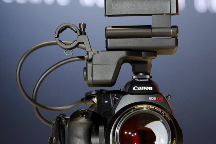 Ilustračný obrázok k článku Keď napríklad celý kostol svadobčanov vybuchne smiechom... Zážitky breznianskeho kameramana vám spravia deň:)