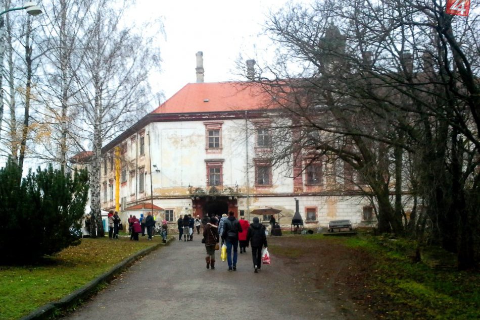 Ilustračný obrázok k článku Oprava strechy zámku je ukončená: Aké sú ďalšie plány s dominantou Hlohovca?