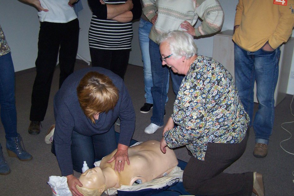 Ilustračný obrázok k článku Potrebujete kurz prvej pomoci alebo kurz opatrovania? Využite naše akreditované služby priamo v Poprade!