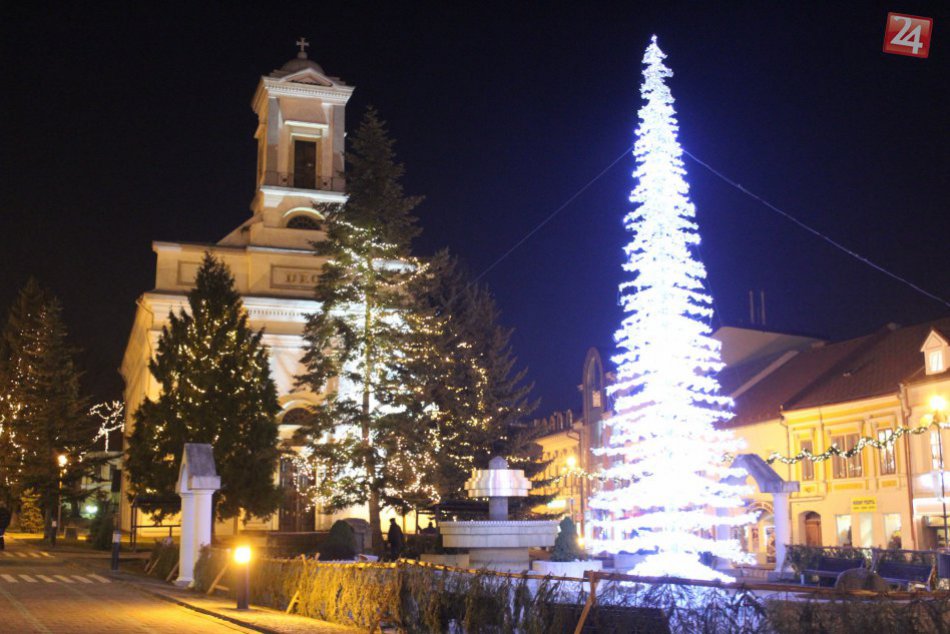 Ilustračný obrázok k článku Vianočná výzdoba v Poprade nabudúce? Časť z nej má zdobiť mesto až do konca marca!