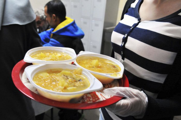 Ilustračný obrázok k článku Vynovená nocľaháreň i Dračí dych. Bystrickí bezdomovci nezostanú bez darčekov