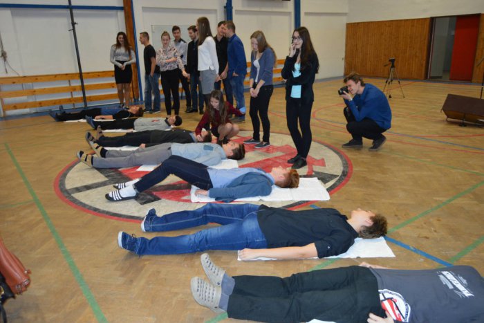 Ilustračný obrázok k článku Prvý veľký deň D majú za sebou: Študentov na prešovskej priemyslovke počas imatrikulácie potrápili záludné úlohy! FOTO