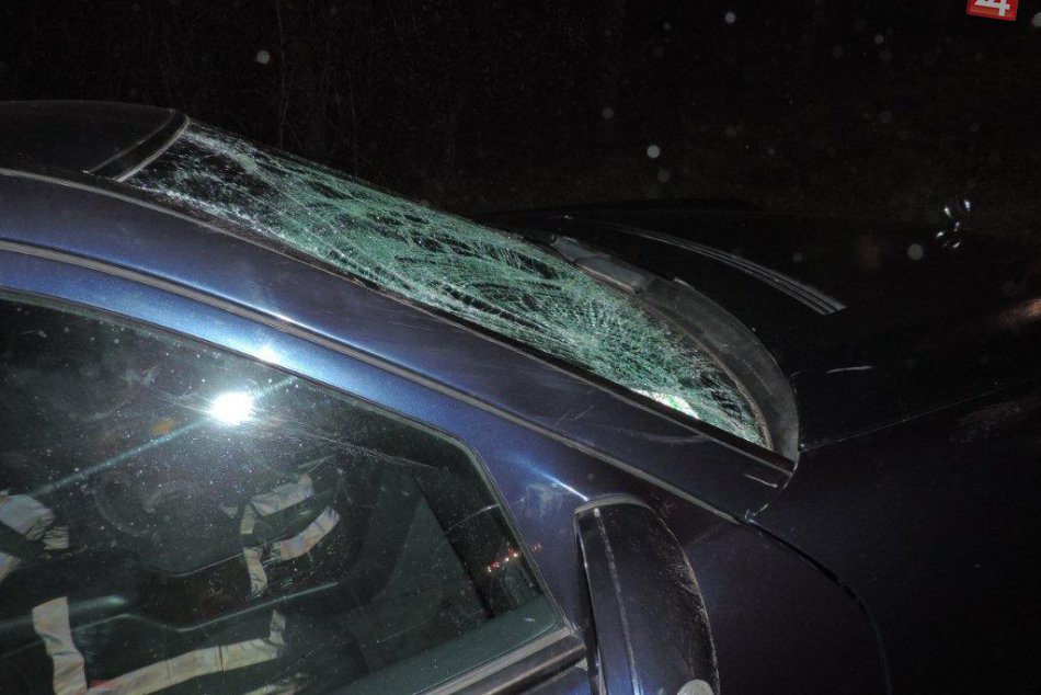 Ilustračný obrázok k článku Nehoda na R1 pri Žiari: Auto aj s vodičom (23) zostalo visieť na zvodidlách!