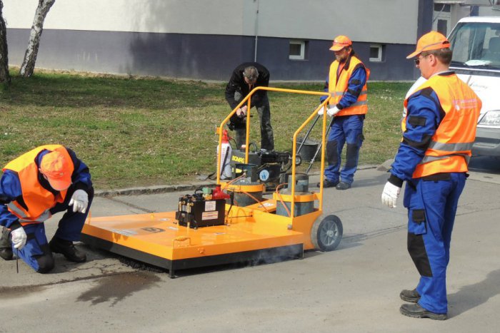 Ilustračný obrázok k článku Hlboká cesta je zrekonštruovaná, kraj prispel dotáciou 25-tisíc eur