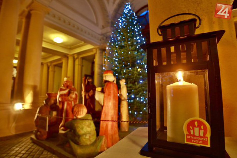 Ilustračný obrázok k článku Svetlo z Betlehema žiari už aj v Dúbravke