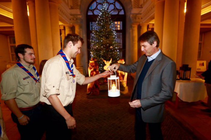 Ilustračný obrázok k článku Betlehemské svetlo už svieti v Primaciálnom paláci