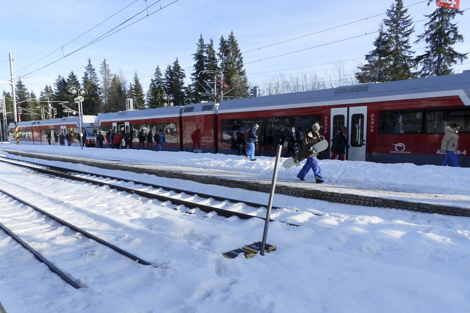 Ilustračný obrázok k článku Boli sme na to už zvyknutí, teraz sa to vytratilo: Všimli ste si aj vy zmenu v tatranských električkách?
