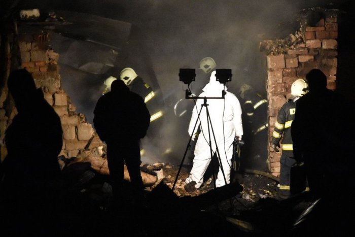 Ilustračný obrázok k článku Hrozná tragédia: Hasiči našli v chatrči telíčka troch detí! FOTO