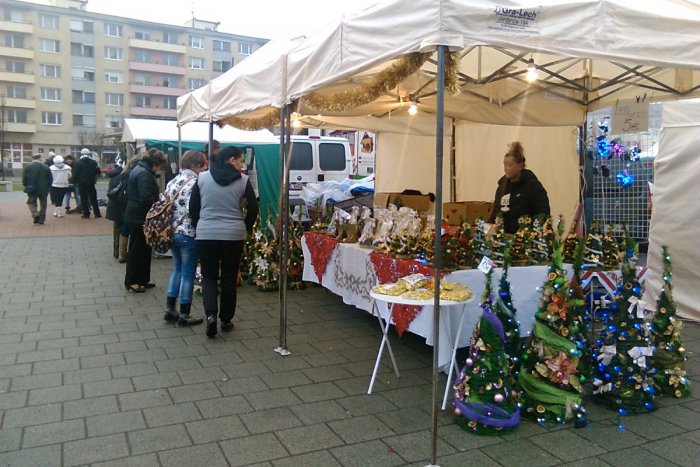 Ilustračný obrázok k článku Už vám padli do očí? Na trhoch v Lučenci môžete navštíviť najžiarivejší i najsladší stánok