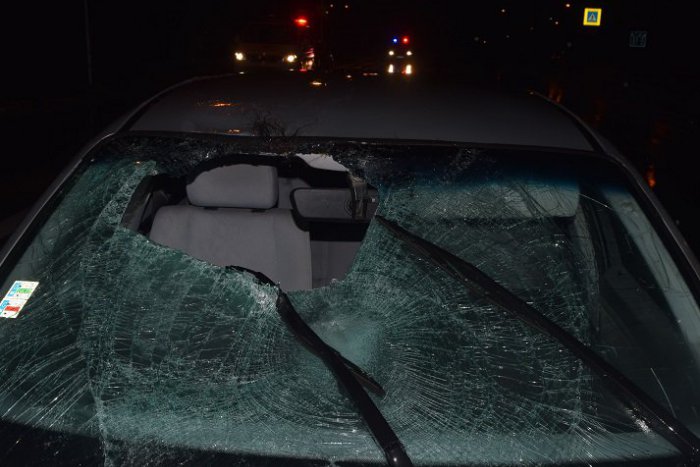 Ilustračný obrázok k článku Na ceste došlo k nehode: Humenčan práve prechádzal cez priechod, keď v tom...