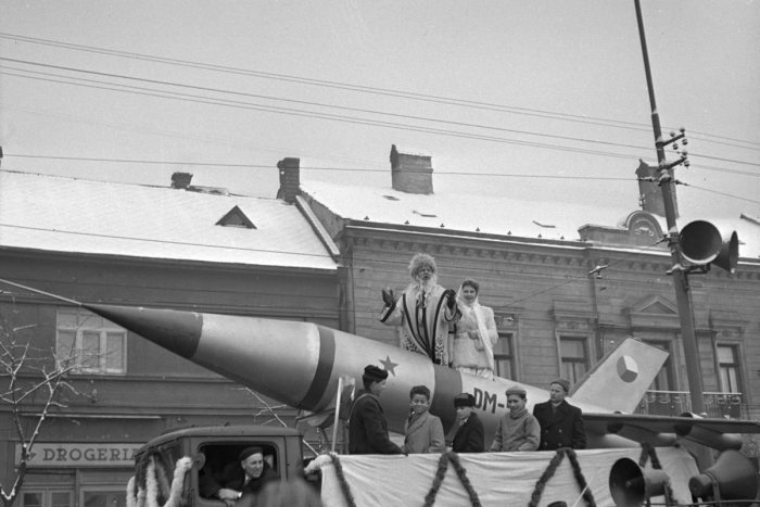 Ilustračný obrázok k článku Dedo Mráz a červené hviezdy: Komunistický režim chcel meniť naše vianočné tradície