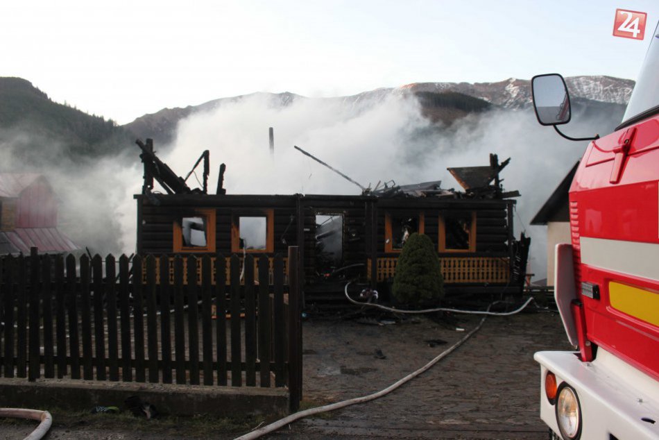 Ilustračný obrázok k článku Hororová noc pre turistov a obyvateľov Ždiaru: Hasiči tam bojovali s veľkým požiarom