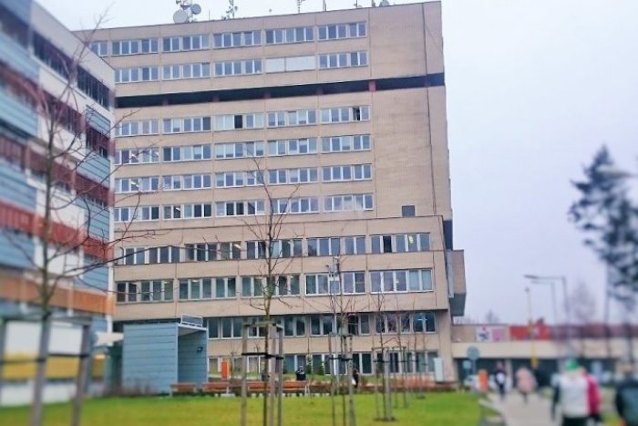 Ilustračný obrázok k článku Takýto prípad museli riešiť v prešovskej nemocnici počas sviatkov: Odstraňovanie nálepky v nose!