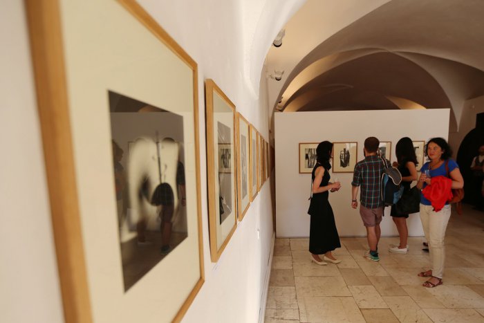 Ilustračný obrázok k článku Originálna výstava v Lučenci ide pod kožu: Nie je to hanba?