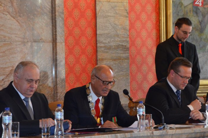 Ilustračný obrázok k článku Primátor Ružomberka sa prihovára občanom: Viac lásky a porozumenia ako nezhôd a nenávisti