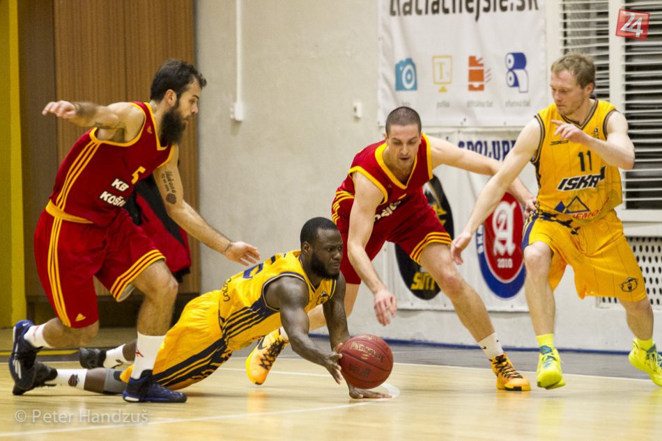 Ilustračný obrázok k článku Dva rozdielne polčasy a zranený Petrucelli. Takýto bol prvý basketbal v novom roku vo Svite