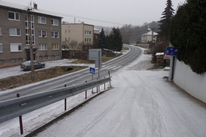 Ilustračný obrázok k článku Predsa sme sa napokon dočkali: Perinbaba sa konečne prebudila, v Bystrici a okolí sa vytvára biela perina!