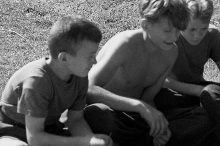 Ilustračný obrázok k článku Zaručene na vás doľahne nostalgia: 10 detských hier, ktoré ste sa kedysi v Humennom hrávali možno aj vy