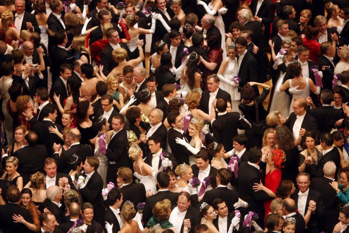 Ilustračný obrázok k článku Plesy si užijeme aj v Poprade a okolí: Kde môžete zažiť Skrúcaného a kde sa o zábavu postará majster sveta?