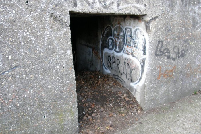 Ilustračný obrázok k článku Nadšenci z M_P_ BA nezaháľajú ani cez zimu! Zaujíma vás, čo sa nachádza za otvormi v múre na Pražskej?