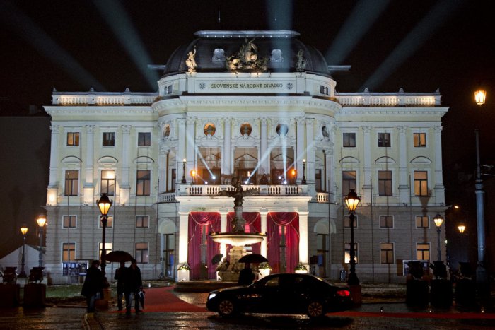 Ilustračný obrázok k článku Ples v opere otvoril anglický spevák a skladateľ Paul Young