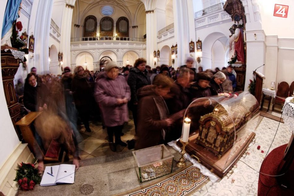 Ilustračný obrázok k článku FOTO: Tajomné relikvie svätej Terézie z Lisieux prišli do Nitry