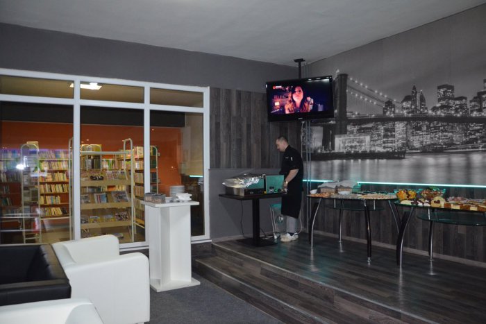 Ilustračný obrázok k článku Byť na plavárni a zároveň v knižnici a kaviarni je uletená predstava? V Ružomberku už nie