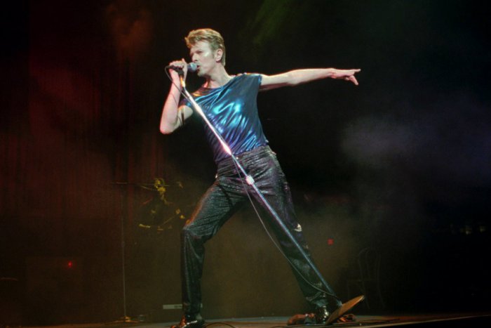 Ilustračný obrázok k článku Tak toto sme tu ešte nemali: Do Brezna mieri legendárny gitarista, hrával aj s Davidom Bowiem (†69)