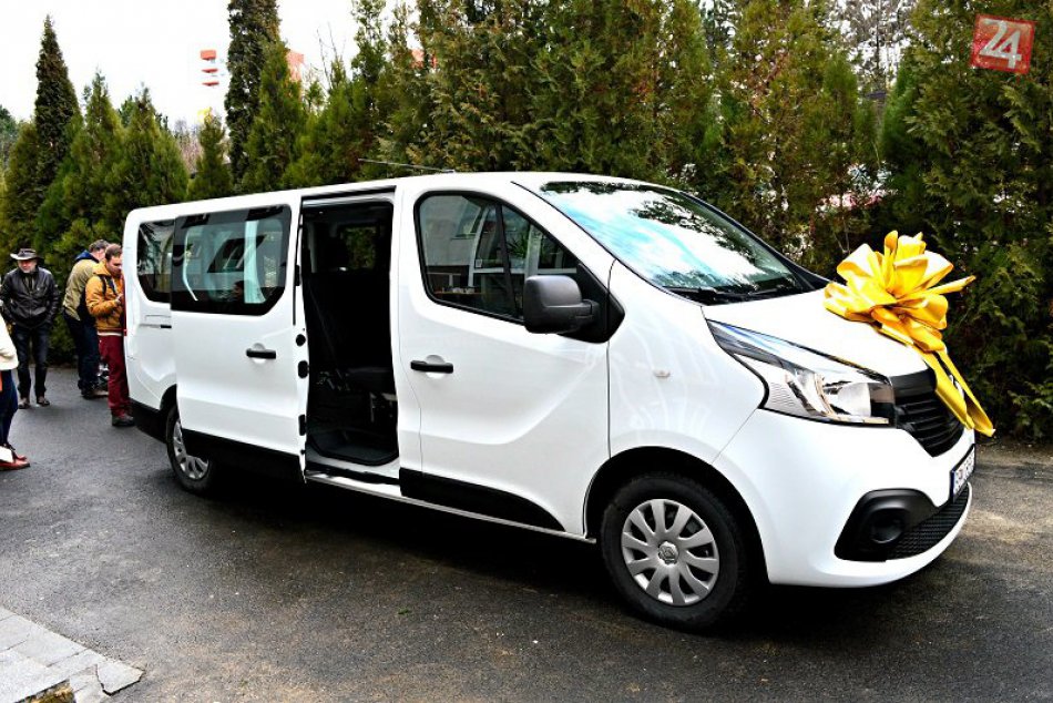 Ilustračný obrázok k článku V Bystrici pribudla novinka: Do prevádzky uviedli 9-miestne auto so špeciálnou plošinou