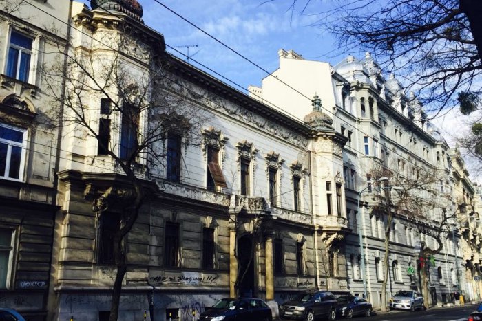 Ilustračný obrázok k článku Zanedbaný Pistoriho palác dostane novú strechu i fasádu. Plánuje sa aj rekonštrukcia vnútorných priestorov + foto