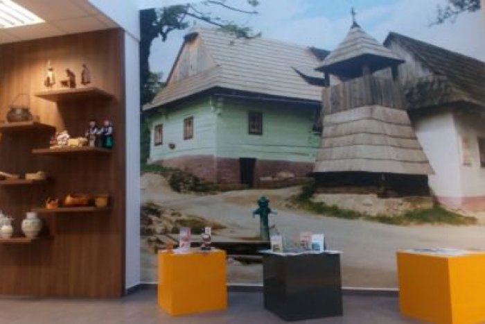 Ilustračný obrázok k článku Informačné centrum Ružomberok propaguje Vlkolínec už na hraniciach Slovenska