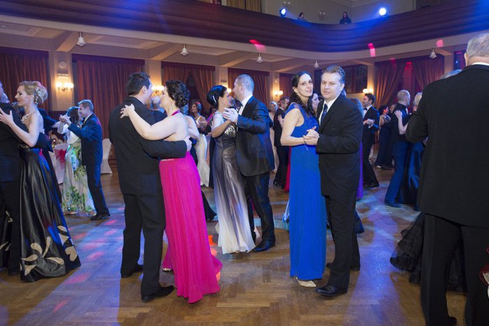 Ilustračný obrázok k článku Chcete ísť plesať? Je najvyšší čas na rozhodnutie - fašiangy sa dramaticky krátia!