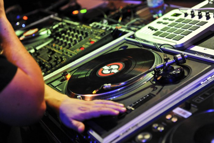 Ilustračný obrázok k článku Rozhovor s popradským DJ-om Doopom: V hoteli Kempinski som už takmer inventár, Moskva je pre mňa výzva!