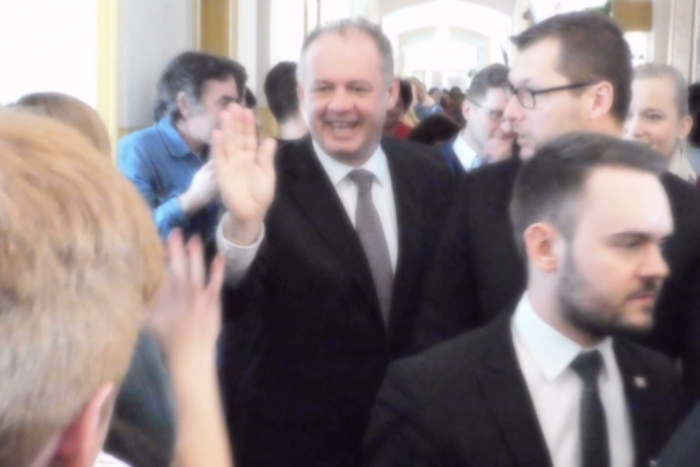 Ilustračný obrázok k článku Momenty, keď na gymnázium v Spišskej vkročil prezident: Sledujte ZÁZNAM, aké privítanie mu študenti pripravili