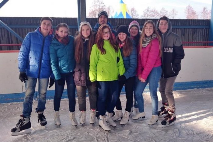 Ilustračný obrázok k článku FOTO: Klzisko sa zaplnilo školákmi, užívali si korčuliarsky výcvik