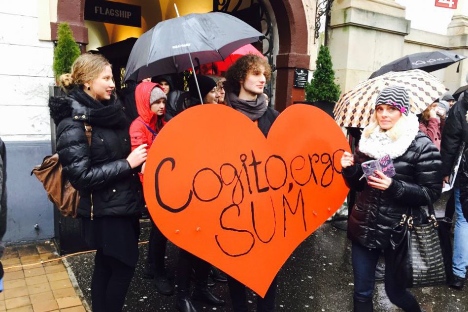 Ilustračný obrázok k článku Učitelia sa nevzdávajú, vláda neustúpi