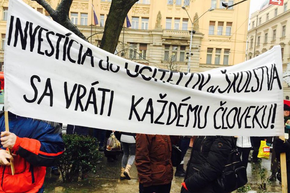 Ilustračný obrázok k článku Karloveskí učitelia využijú štrajk na čistenie chodníka na Devínsku Kobylu, ďalší budú variť pre ľudí bez domova