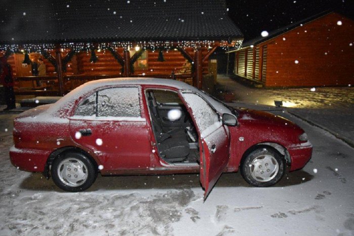 Ilustračný obrázok k článku Zásah kukláčov pri Žiari: Muž (39) má zjavný problém, čo mu našli v aute? FOTO