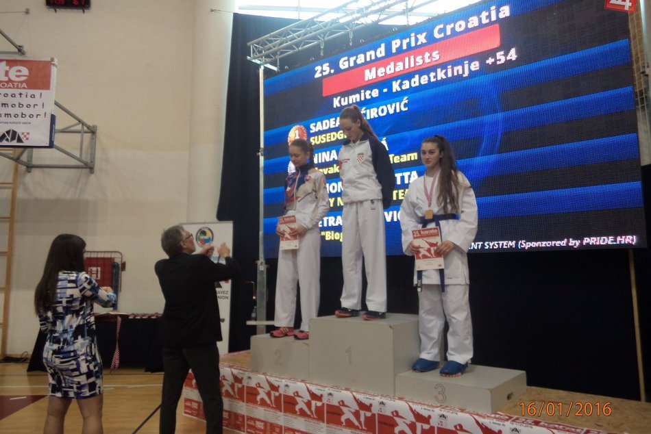 Ilustračný obrázok k článku Fantastický úspech žiarskeho športu: Mladé karatistky prvýkrát na Majstrovstvách Európy! FOTO