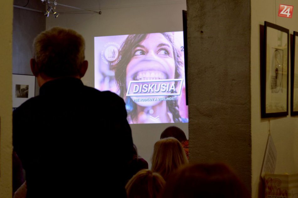 Ilustračný obrázok k článku V Nitre sa konala diskusia pedagógov s rodičmi: Nechceme sa hanbiť zato, že sme učiteľmi!