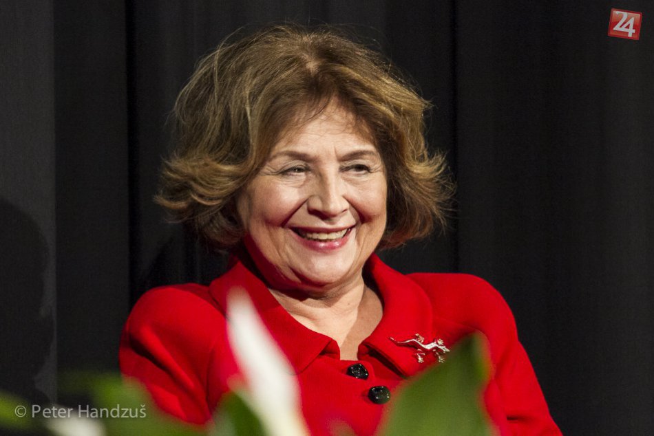 Ilustračný obrázok k článku Takto to vyzeralo počas otvorenia kina Tatran: Diváci si naživo užili herečku Emíliu Vášáryovú