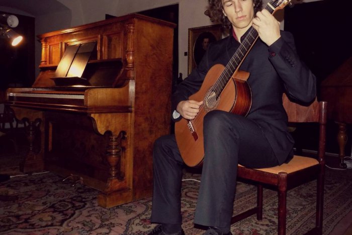 Ilustračný obrázok k článku Košický študent Timo (19) sa dostal k TOP svetovému gitaristovi: Keď uvidíte tie rýchle prsty, nepochopíte! VIDEO