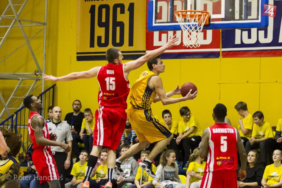 Ilustračný obrázok k článku Zápas, po ktorom sa chytali za hlavu nielen hráči. Vo Svite sa hral napínavý basketbal do poslednej sekundy