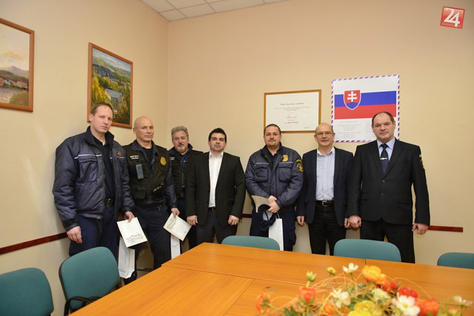 Ilustračný obrázok k článku Mestskí policajti v akcii: Za toto im potriasol rukou aj primátor, FOTO